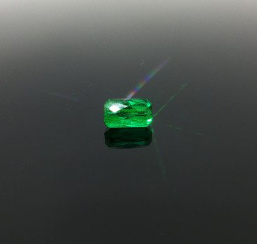 Smaragd z hlbokým zeleným odtieňom, 1.36 ct (GLA Certificat)
